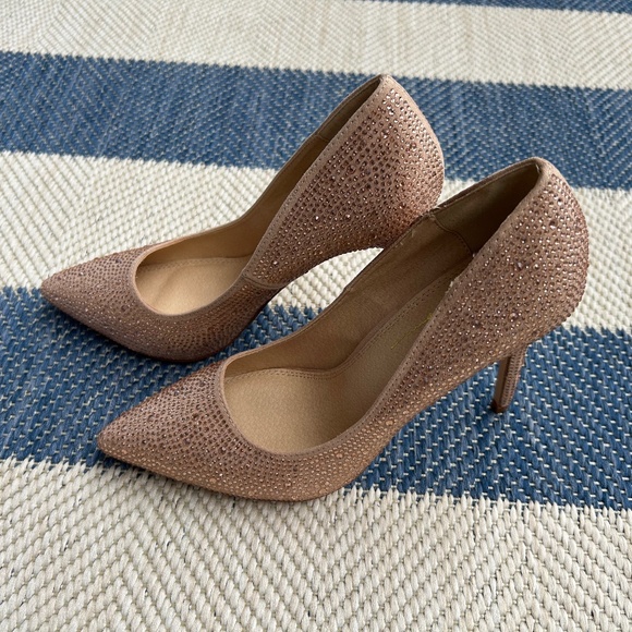 Olivia Ferguson Heels - Picture 1 of 4